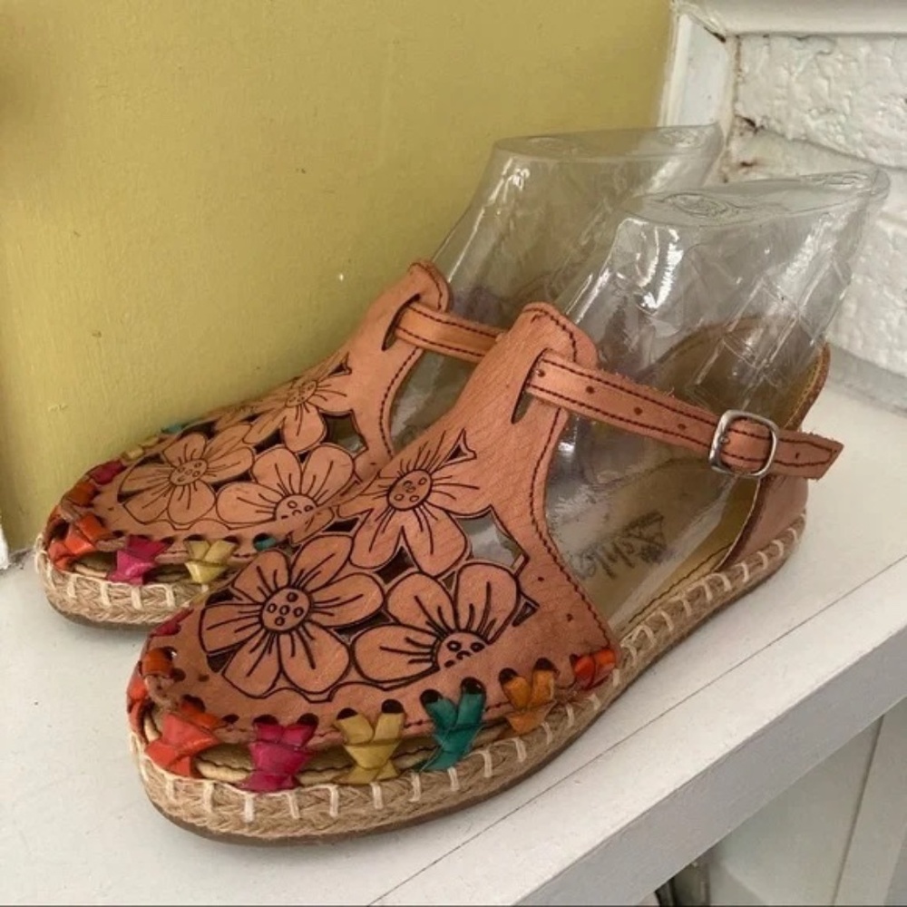 vintage Colorful Flower Espadrille Sandals T-Strap size 5.5